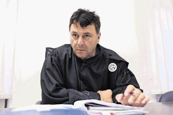 PODPREDSEDNIK VS RS ĐORĐEVIĆ PODPISAL SUSPENZ POKONČNEGA KAZENSKEGA SODNIKA ZVJEZDANA RADONJIĆA!