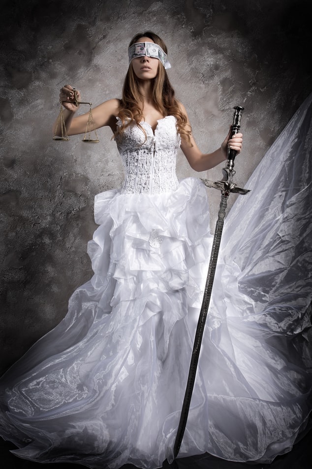 ŽIVIMO V DRŽAVI, KI NI PRAVNA DRŽAVA IN KI PRAVO ZLORABLJA, DA VARUJE TISTE, KI ZLORABLJAJO PRAVO