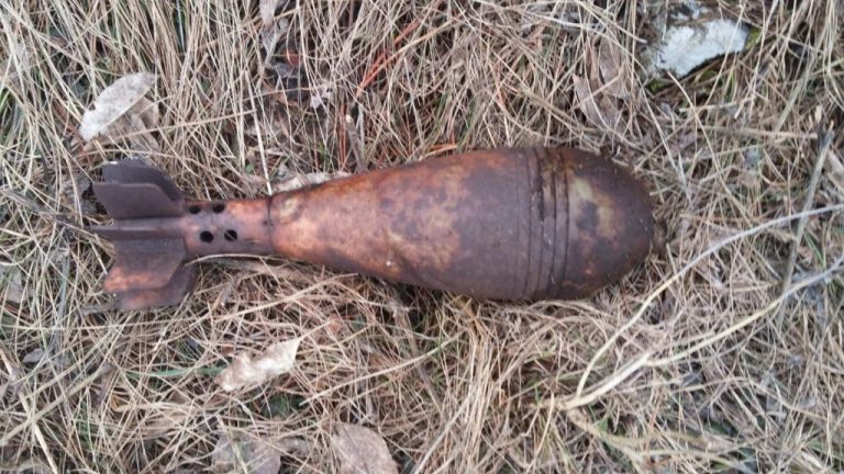 POZOR: NEEKSPLODIRANA UBOJNA SREDSTVA – NE DOTIKAJ SE!