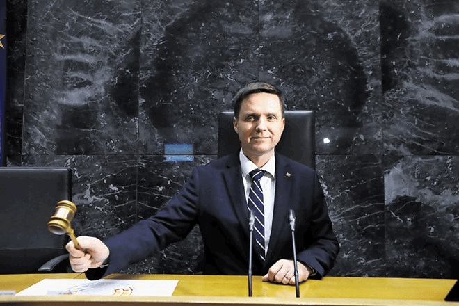 GOSPOD ZORČIČ, NA MESTU PREDSEDNIKA DZ NIMATE VEČ KAJ ISKATI!