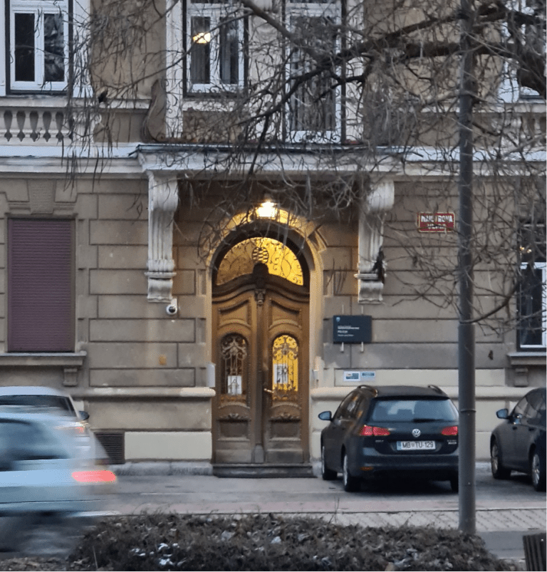 EKSKLUZIVNO: UBIJALSKI POGOJI DELA NA OPERATIVNO-KOMUNIKACIJSKEM CENTRU POLICIJSKE UPRAVE MARIBOR