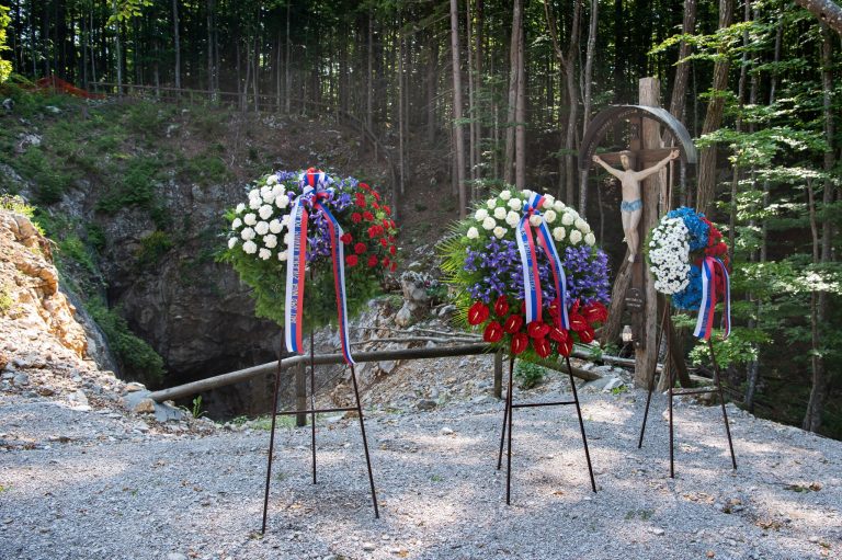 “DALI SMO SVOJA ŽIVLJENJA KRVAVIM POLJANAM, SVOJA SRCA MATERI DOMOVINI, SVOJE DUŠE BOGU”