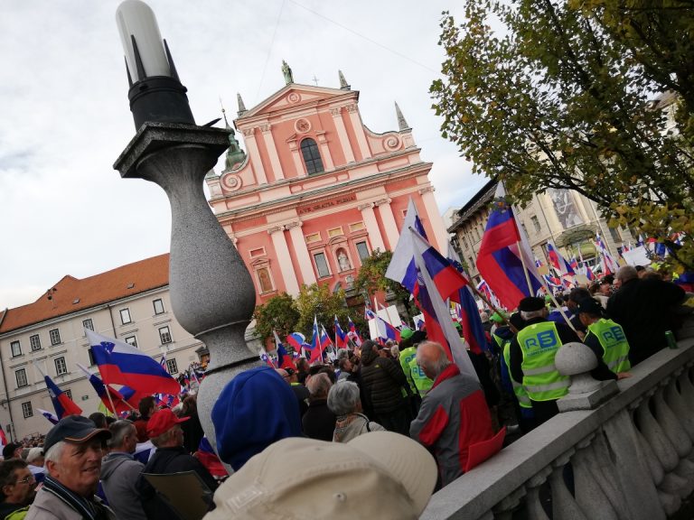 “ČAS JE ZA ULICO, A V PODPORO VLADI JANEZA JANŠE”