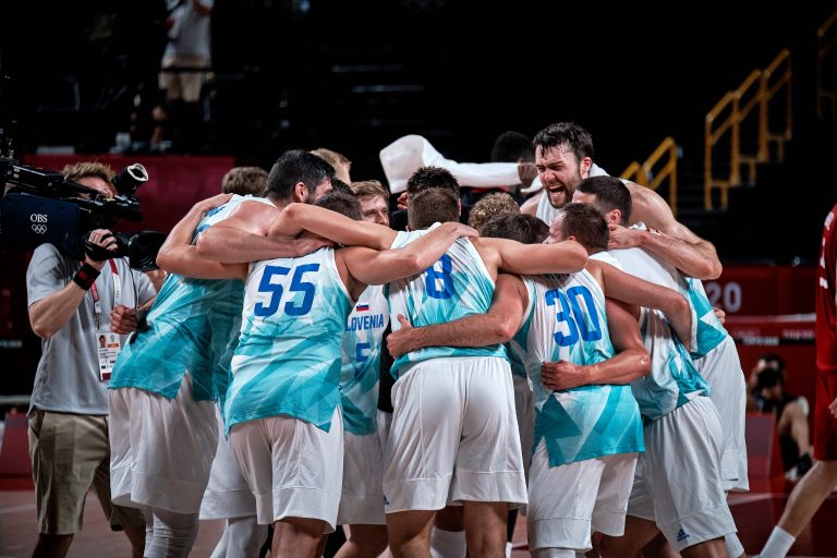 SLOVENIJO OD ZLATE OLIMPIJSKE MEDALJE V KOŠARKI LOČUJETA (LE) ŠE DVE FENOMENALNI ZMAGI